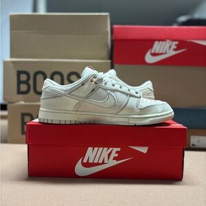 Nike Dunk Low
Light Orewood Brown Sashiko